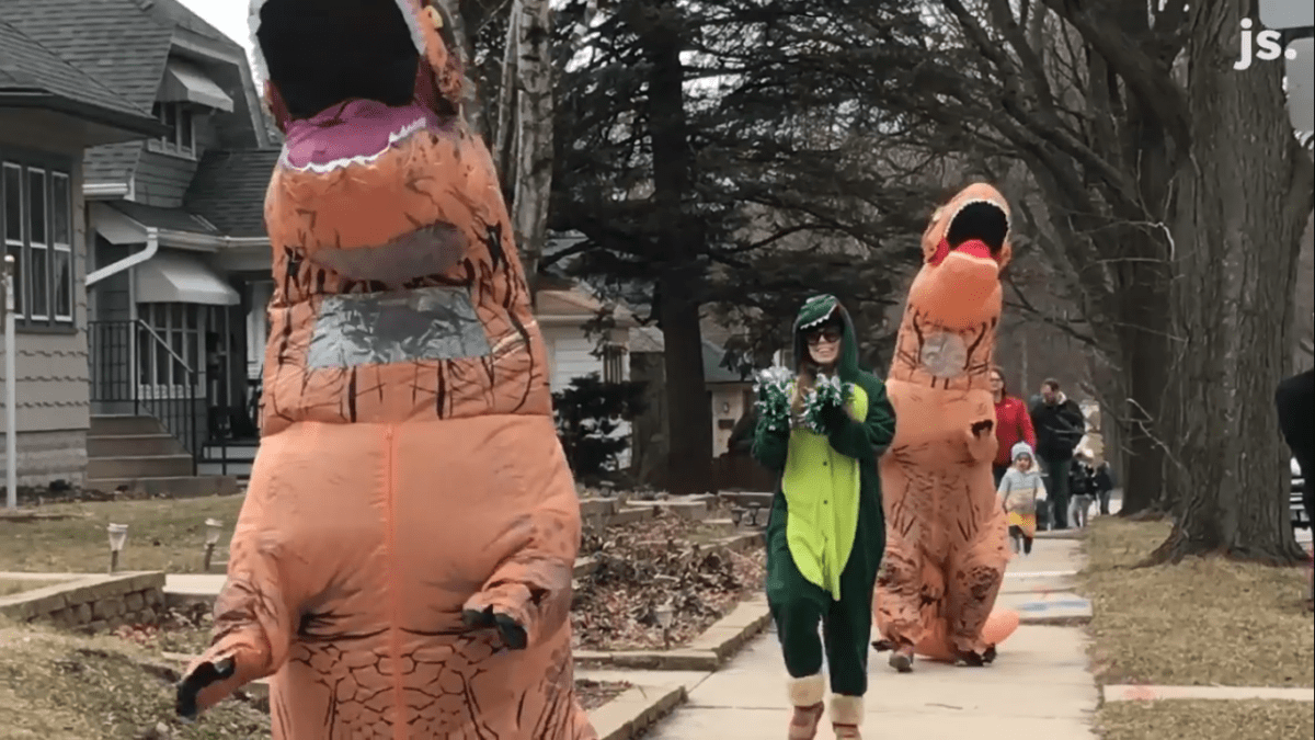 Wisconsin Community Organizes A Hilarious Dino-Themed Parade While ...