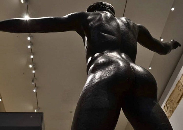 Museum Curators Get Competitive in Twitter Battle Showcasing the “Best Museum Bum”