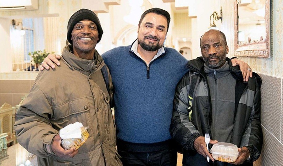 Community Pours Support for Struggling Restaurant that Feeds the Homeless