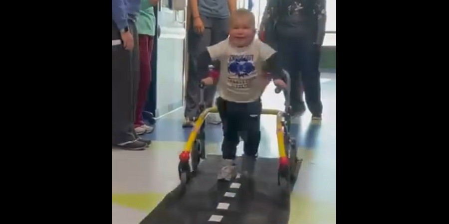 Completely Paralyzed Toddler Starts Walking Again