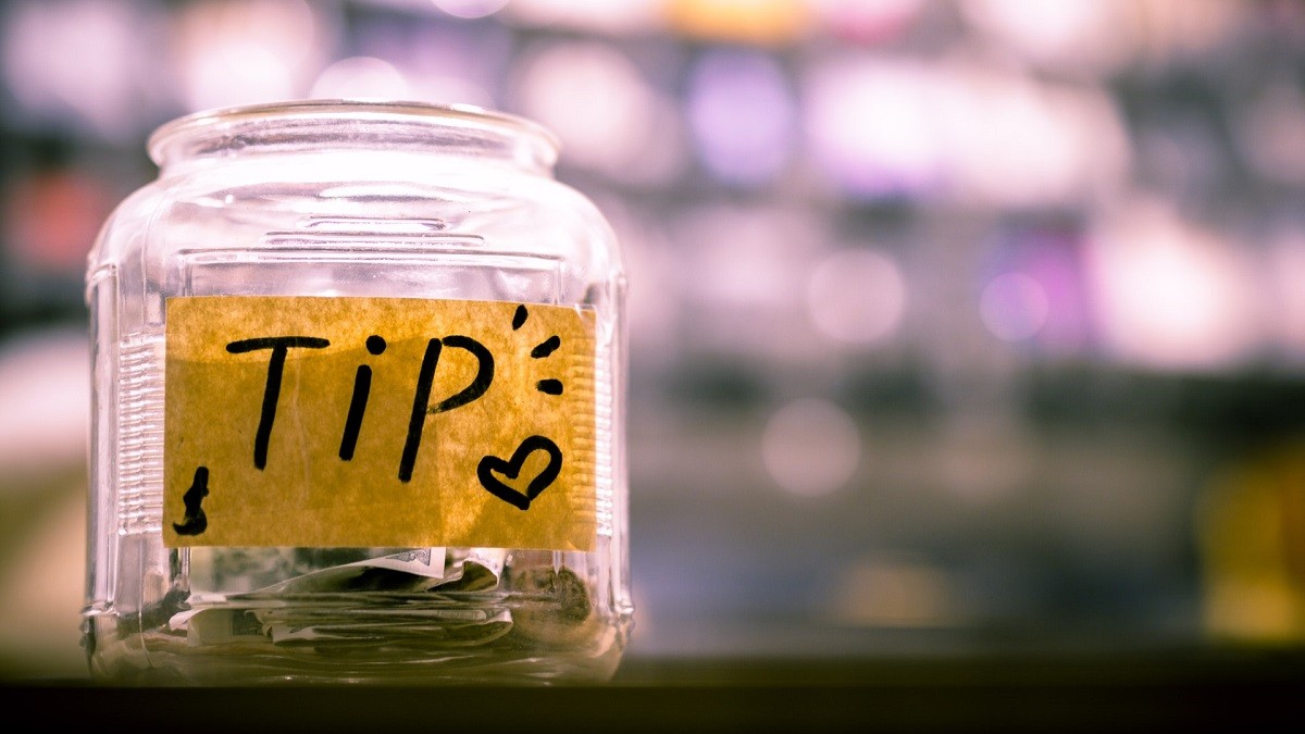 tips jar for restaurant server