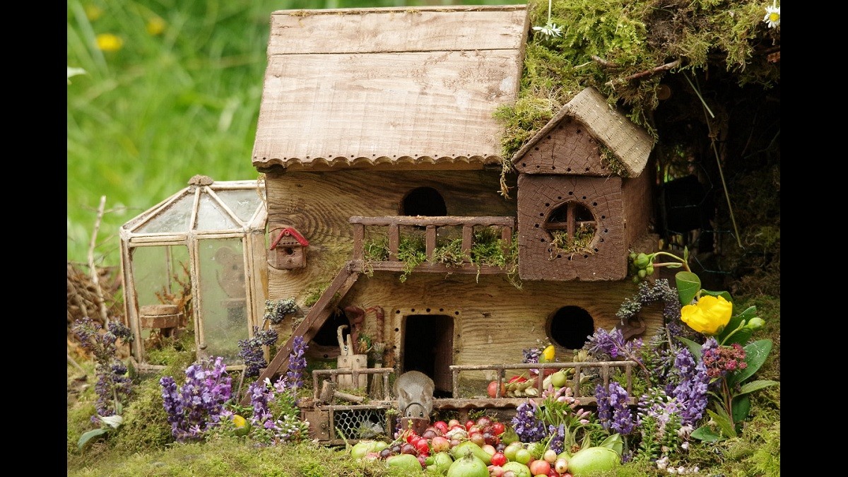 Man Creates Tiny Hobbit Village for Field Mice