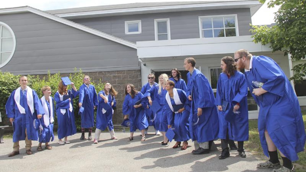 Seniors Forgo Grad Trip Abroad to Donate Funds to Community