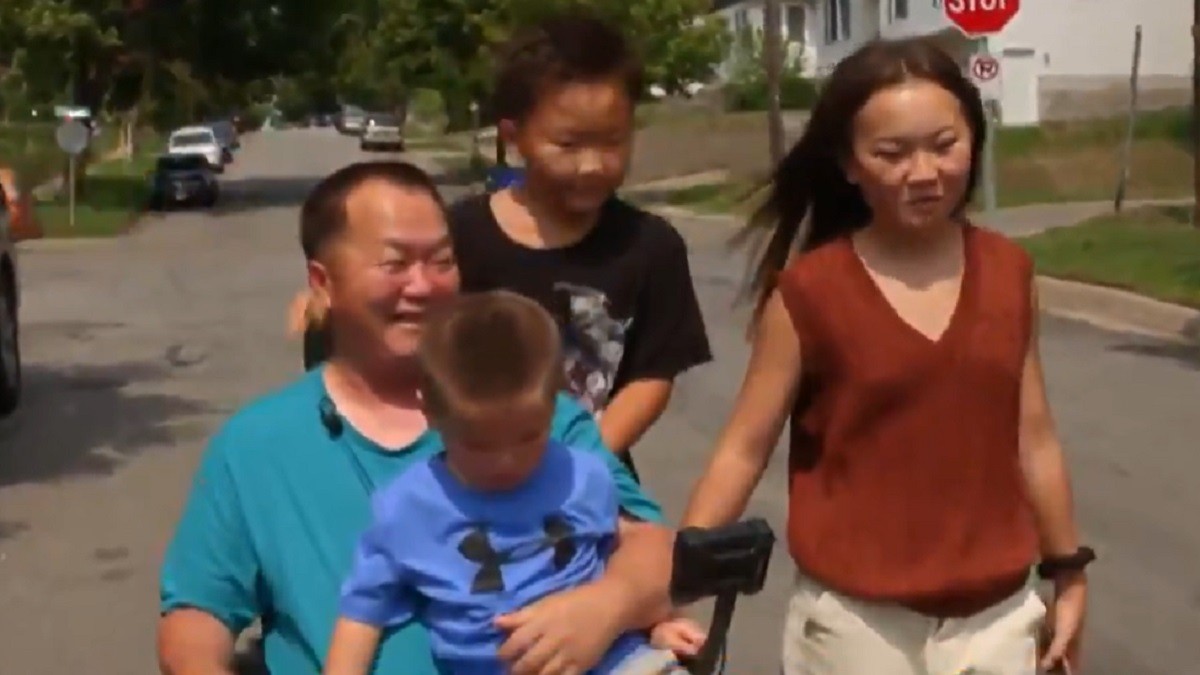 Suni Lee’s Dad Receives Electric Wheelchair Thanks to Simone Biles