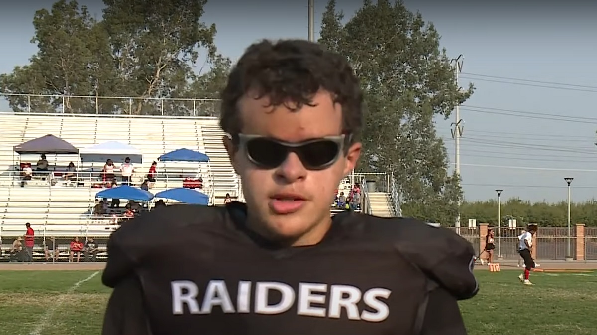 Blind teen leads football team to victory