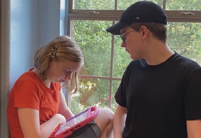 Teen Develops Communication App for Nonverbal Sister