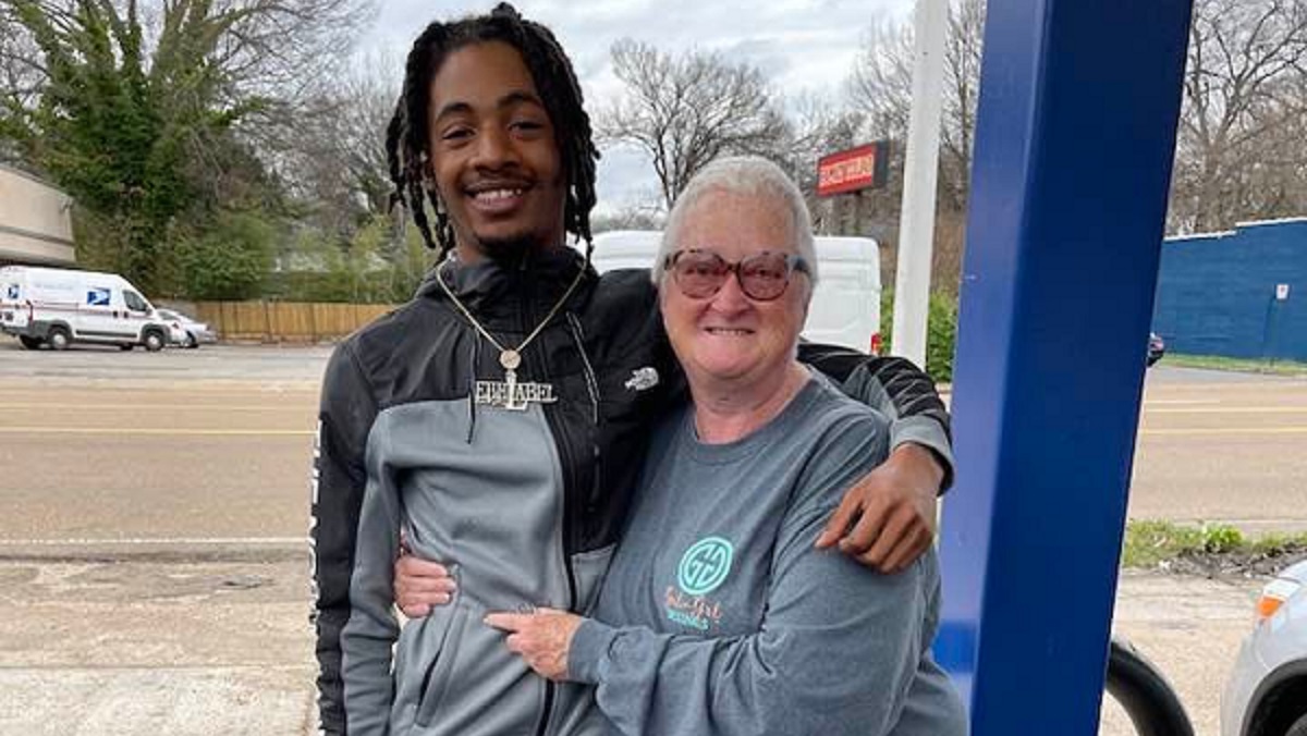act of kindness Memphis youth buys gas for stranger