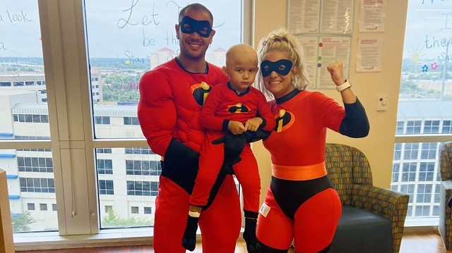 Family dons superhero costumes to empower 3-yr-old during chemo 