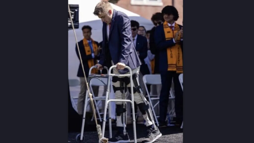 Athlete paralyzed due to hockey injury walks to accept his high school ...