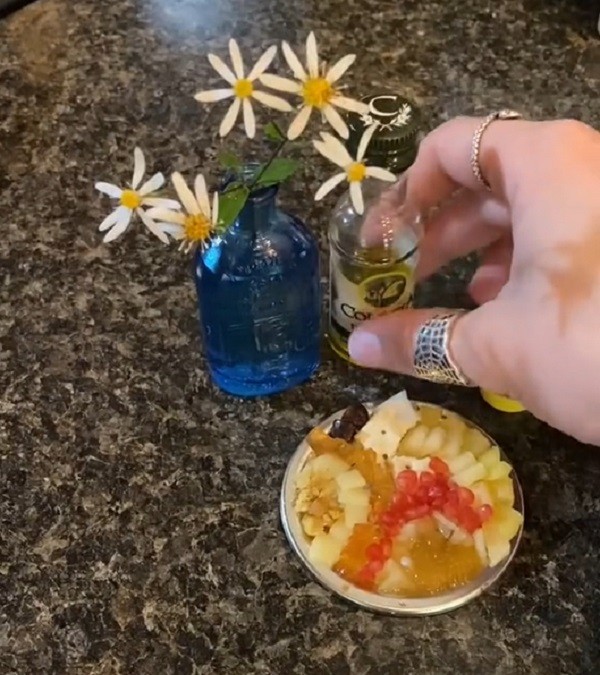 Kindhearted woman makes tiny meals for mouse who raided her pantry