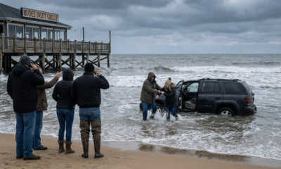 Strangers Unite to Save Driver in Sinking Car